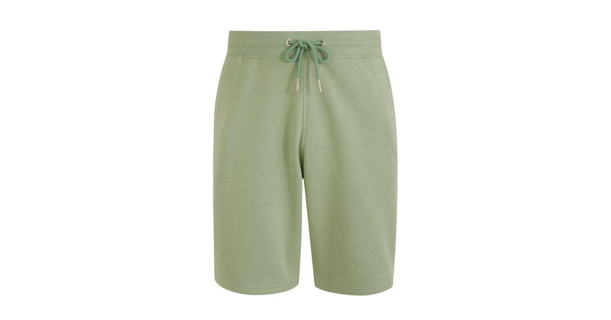 green shirt grey shorts