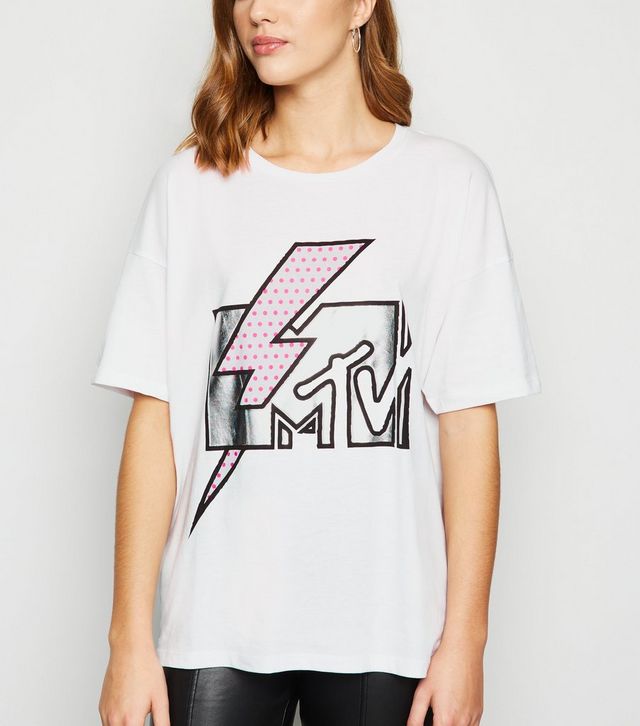 Noisy May – Weißes T-Shirt mit „MTV-Logo in Metallic-Optik