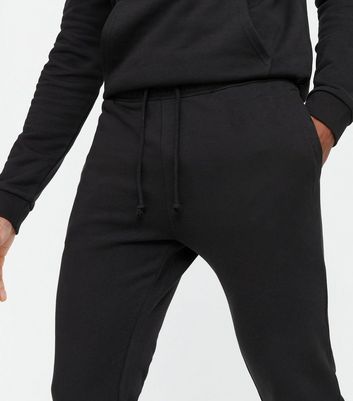 Petite - Jogging basique noir resserré. | PrettyLittleThing FR