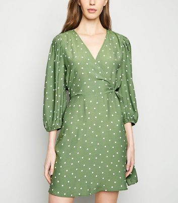 green polka dot puff sleeve dress