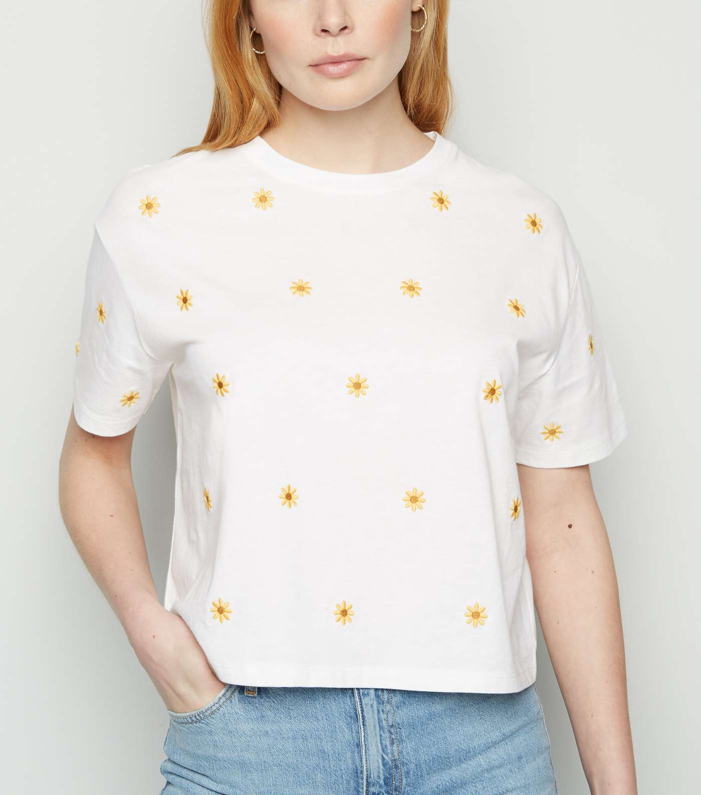 White Daisy Embroidered Boxy T-Shirt