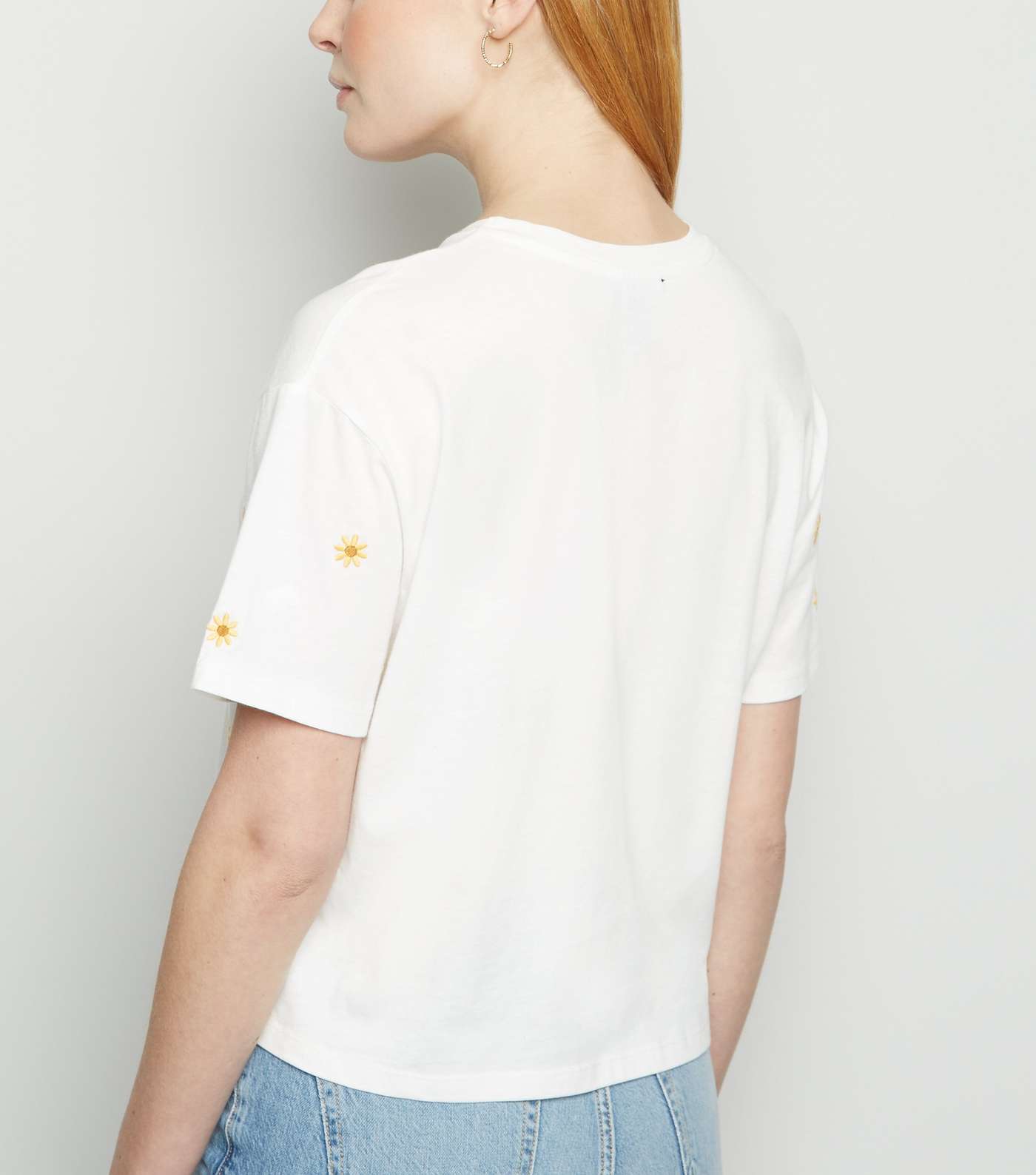White Daisy Embroidered Boxy T-Shirt Image 3