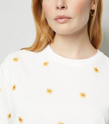 White Daisy Embroidered Boxy T-Shirt 