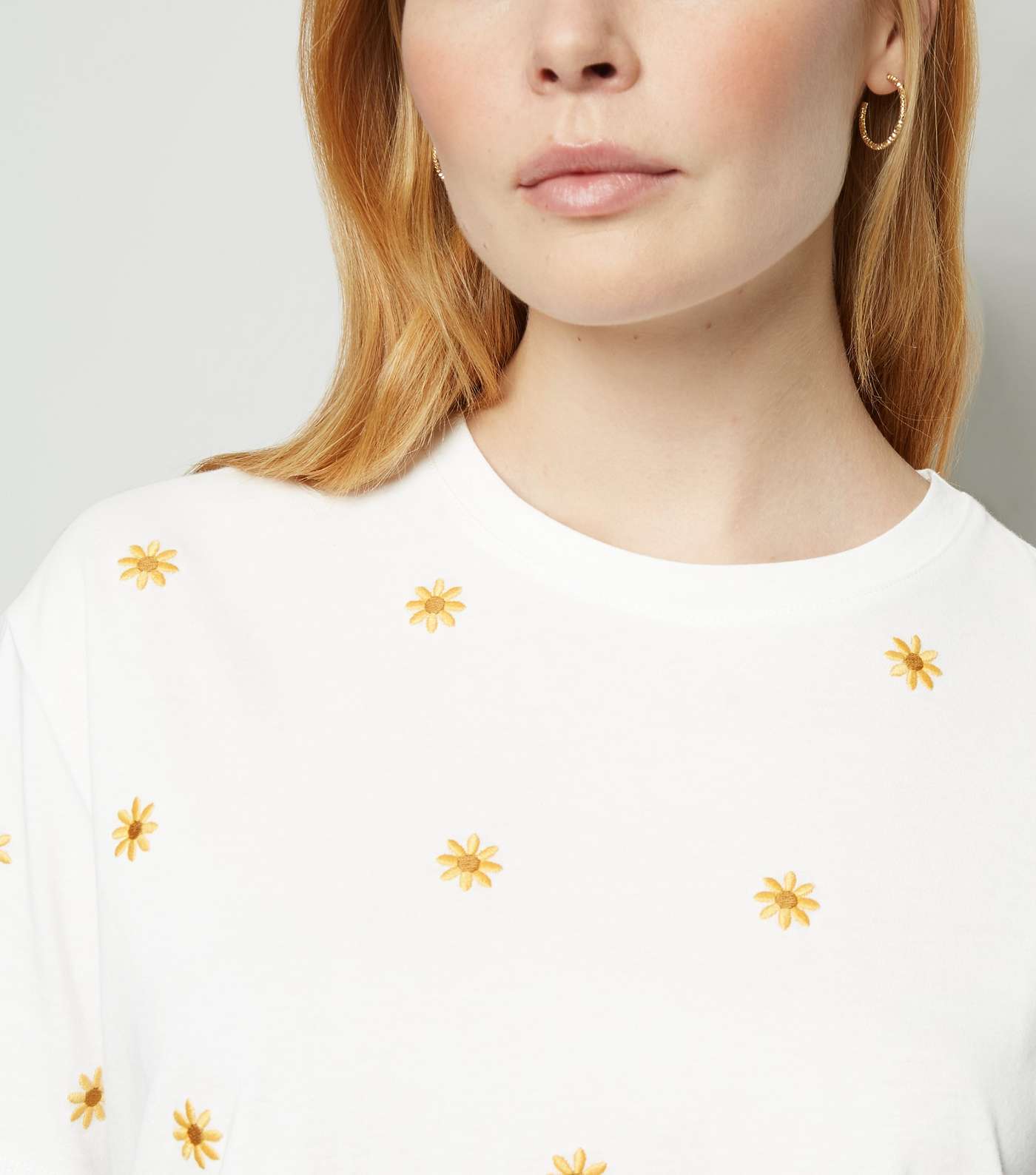 White Daisy Embroidered Boxy T-Shirt Image 5