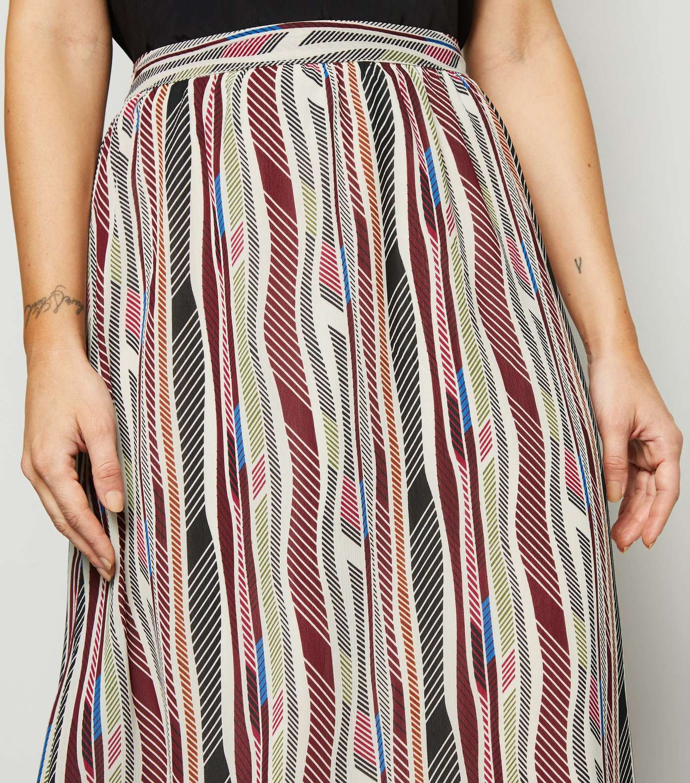 JDY Multicoloured Geometric Stripe Midi Skirt Image 5