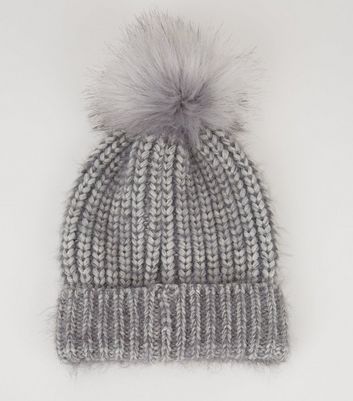 bobble hat with fur bobble