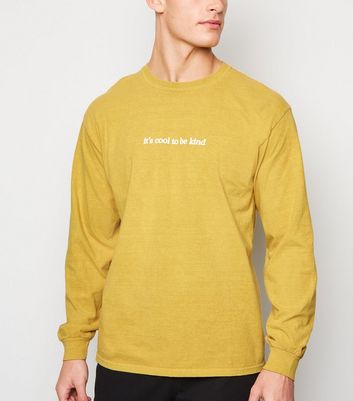 mens yellow t shirt outfit