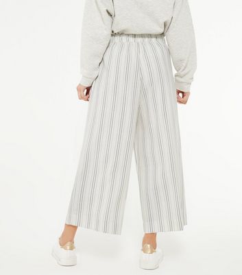 white cropped trousers petite