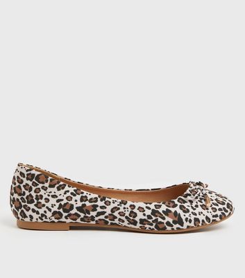 Leopard print flat hot sale shoes new look