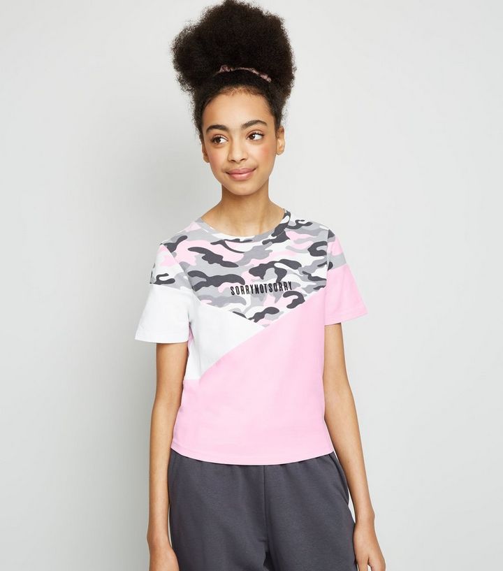 Girls Grunes T Shirt Mit Slogan Und Camouflage Muster In Blockfarben New Look