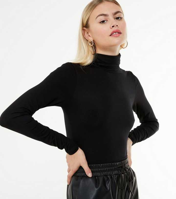 https://media3.newlookassets.com/i/newlook/664836001/womens/clothing/tops/black-long-sleeve-roll-neck-top.jpg?strip=true&qlt=50&w=720