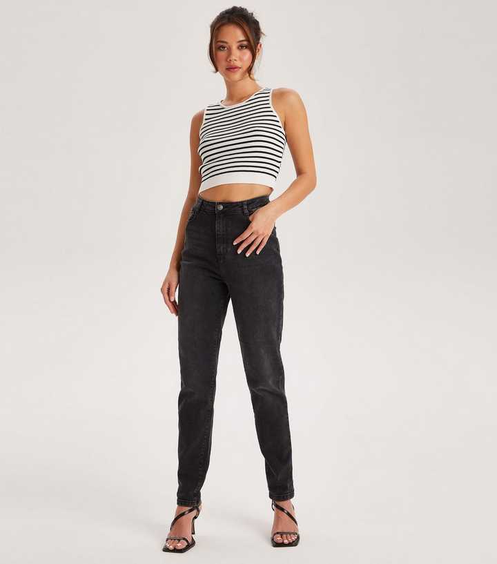 https://media3.newlookassets.com/i/newlook/665858001M2/womens/clothing/jeans/urban-bliss-black-mom-jeans.jpg?strip=true&qlt=50&w=720