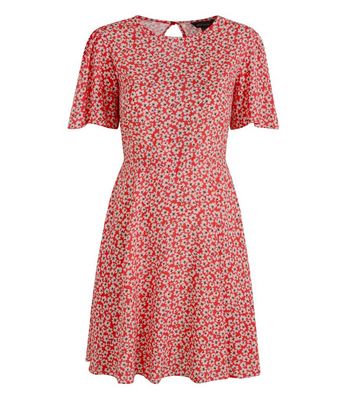 Red Daisy Flutter Sleeve Tea Dress | New Look