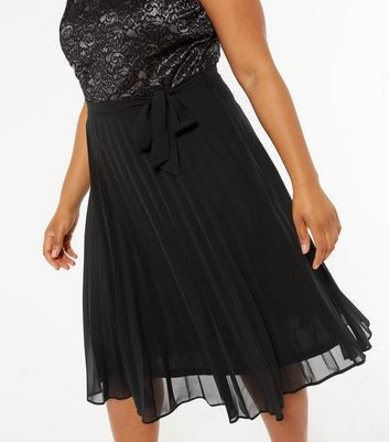 black lace pleated dress