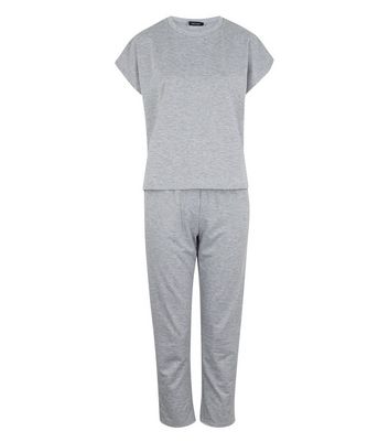 grey joggers white t shirt