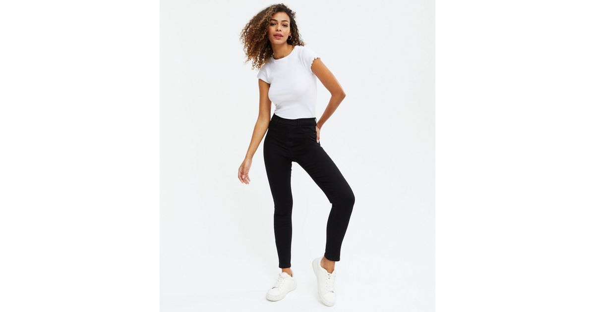https://media3.newlookassets.com/i/newlook/670145601/womens/clothing/jeans/black-mid-rise-lift-shape-emilee-jeggings.jpg?w=1200&h=630