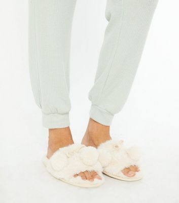 pom pom slider slippers