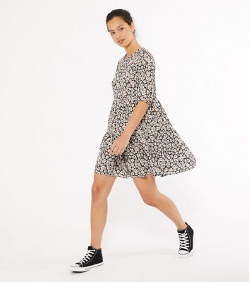 Image of Black Daisy Puff Sleeve Tiered Smock Dress New Look