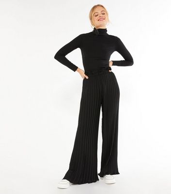 Black Pleated Wide Leg Trousers | New Look