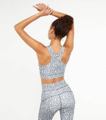 scoop neck sports bra