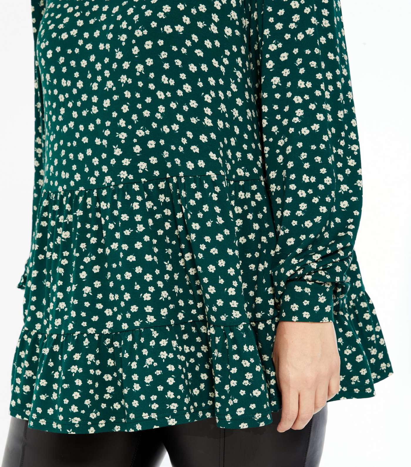 Curves Green Ditsy Floral Tiered Hem Puff Sleeve Top Image 4