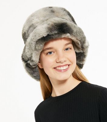 white fur bucket hat