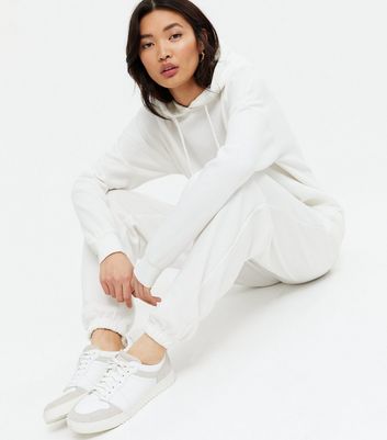 white joggers new look