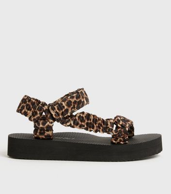 tommy mens flip flops