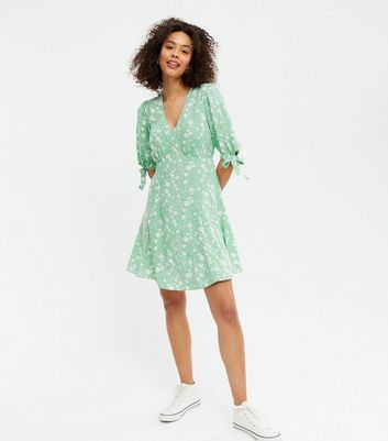 green floral v neck dress