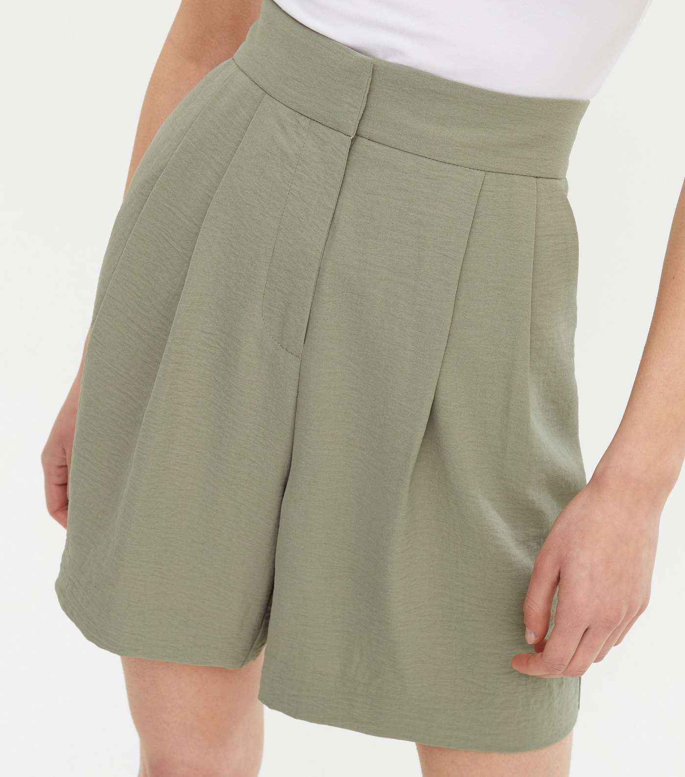 Light Green Pleated High Waist Long Shorts Image 3