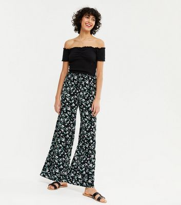 Curves Green Ditsy Floral Crop Wide Leg Trousers  New Look