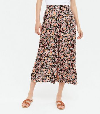 Click to view product details and reviews for Black Floral High Waist Wide Leg Crop Trousers New Look.
