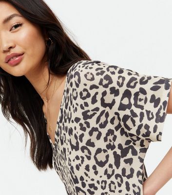 White Leopard Print Fine Knit V Neck 