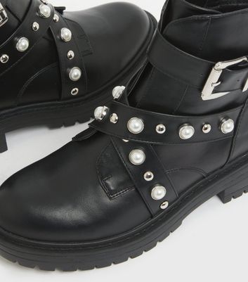 Zara black boots outlet with pearls