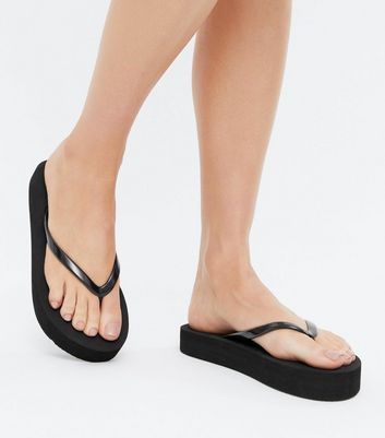 Girls Black Chunky Flip Flops New Look