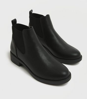 Round clearance chelsea boots