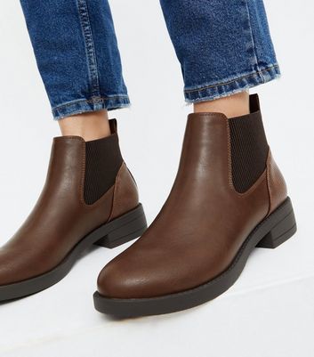 round toe chelsea boots women's