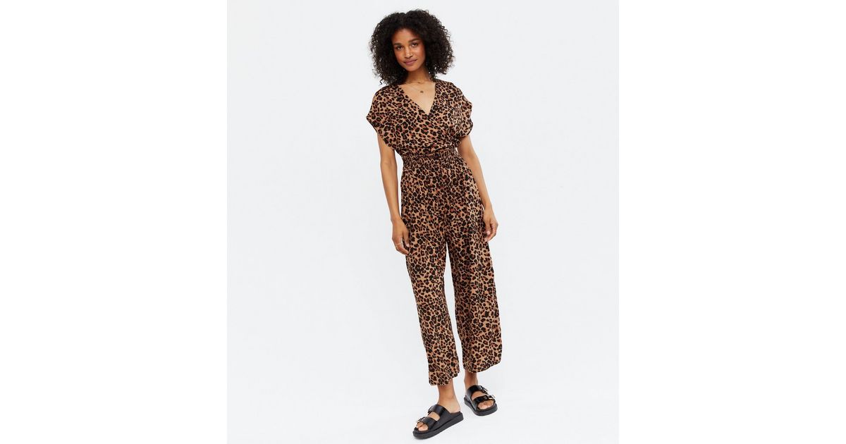 type Zonnebrand Defecte Brown Leopard Print Shirred Waist Wrap Jumpsuit | New Look