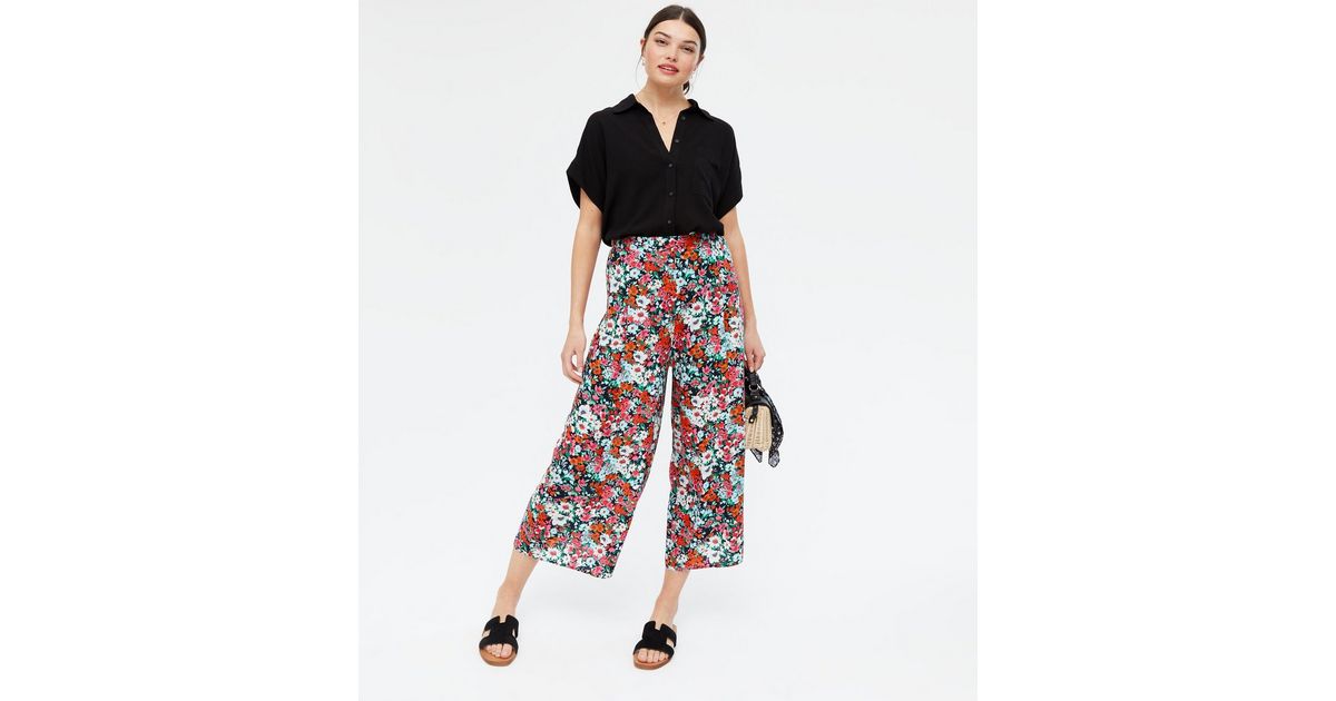 Black Floral Wide Leg Crop Trousers | New Look