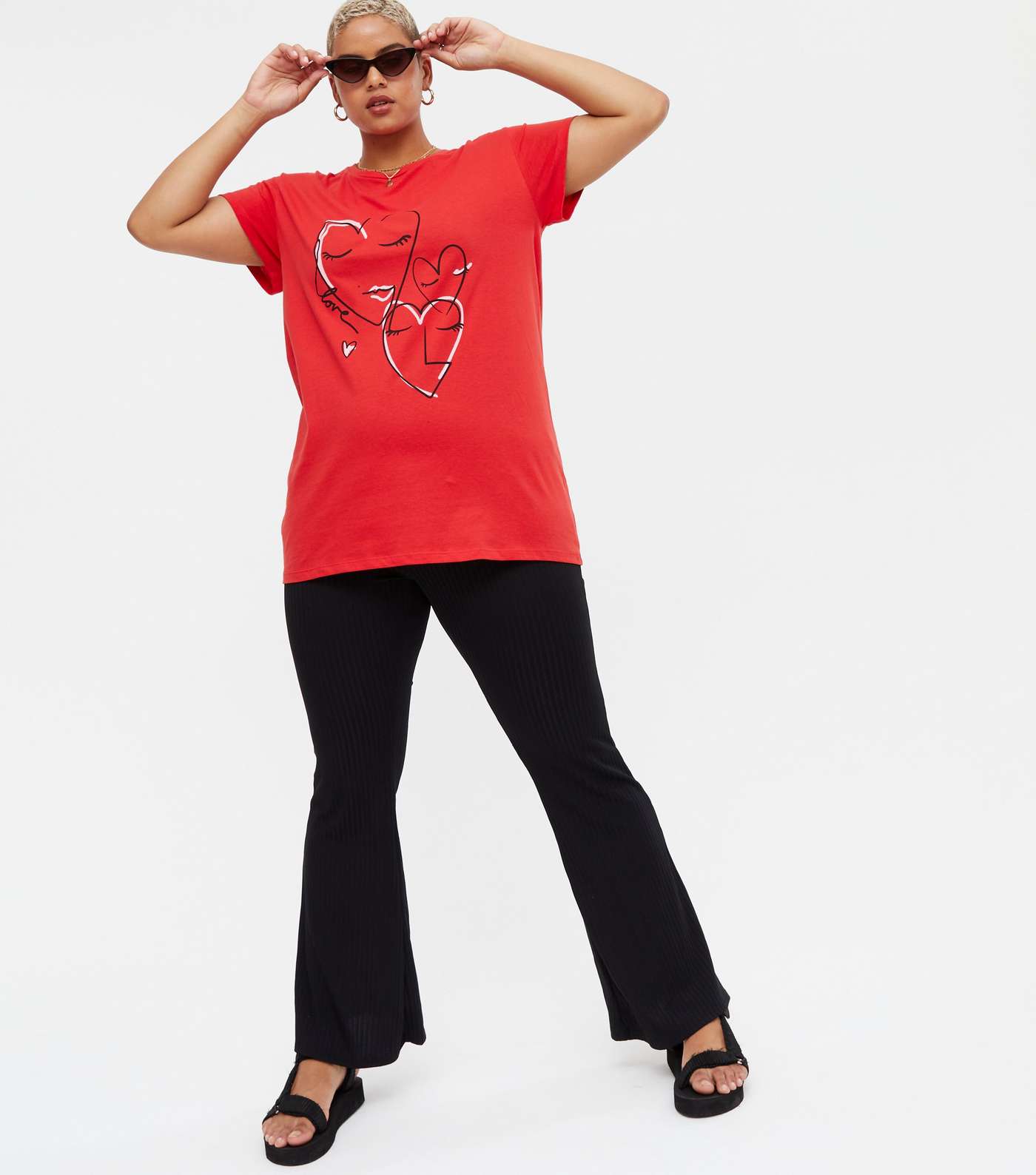 Curves Red Heart Face Love Logo T-Shirt Image 3