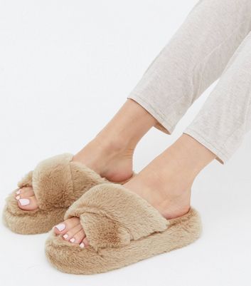 womens fluffy slider slippers