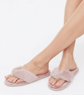 womens pink slippers