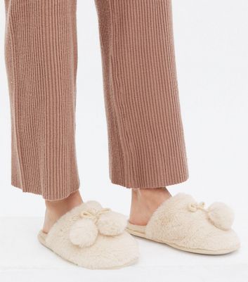 pom pom mule slippers