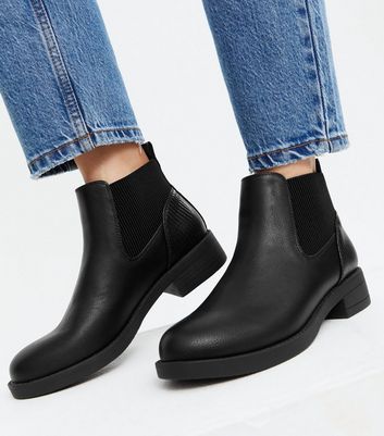 round toe chelsea boot