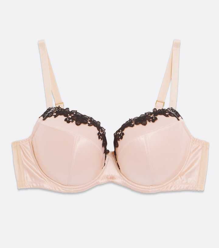 https://media3.newlookassets.com/i/newlook/695754279M9/womens/clothing/lingerie/curves-pale-pink-satin-floral-lace-plunge-bra.jpg?strip=true&qlt=50&w=720