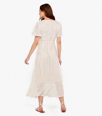 Cream lace midi dress sales with sleeves