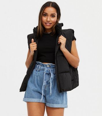Petite Black Puffer Crop Gilet | New Look