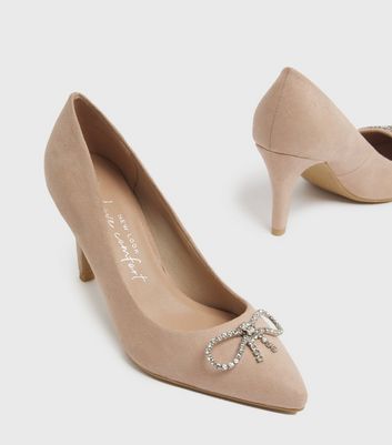 Cream court shoes outlet wide fitting