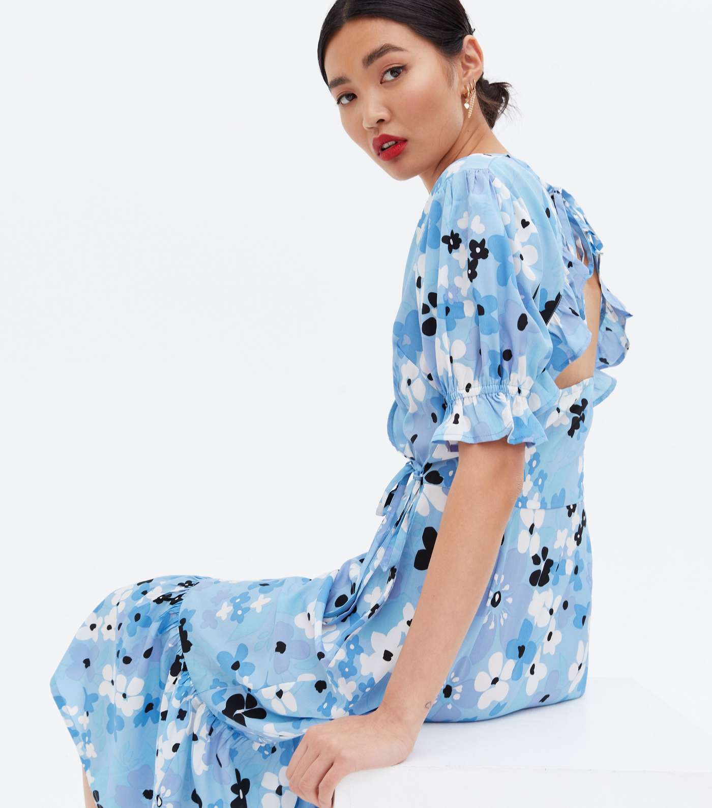 Blue Floral Tiered Midi Wrap Dress Image 2