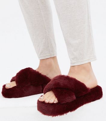 Burgundy Faux Fur Cross Strap Chunky Slider Slippers New Look